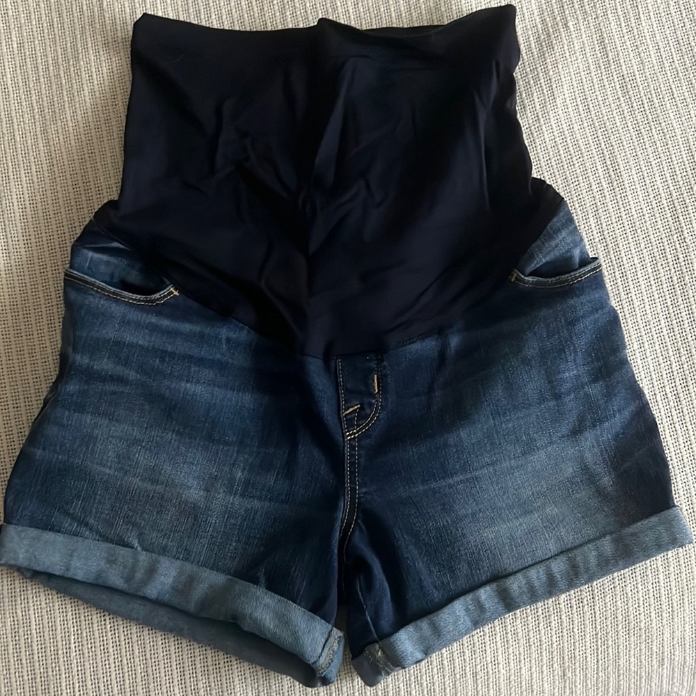 Liz Lange maternity shorts